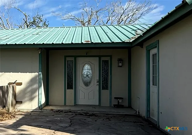 Photo 2 of Single family home for sale at 450 W Kruse Ave, Port Lavaca, TX 77979 | MLS# 627051 | Listing updated on 2026-10-07