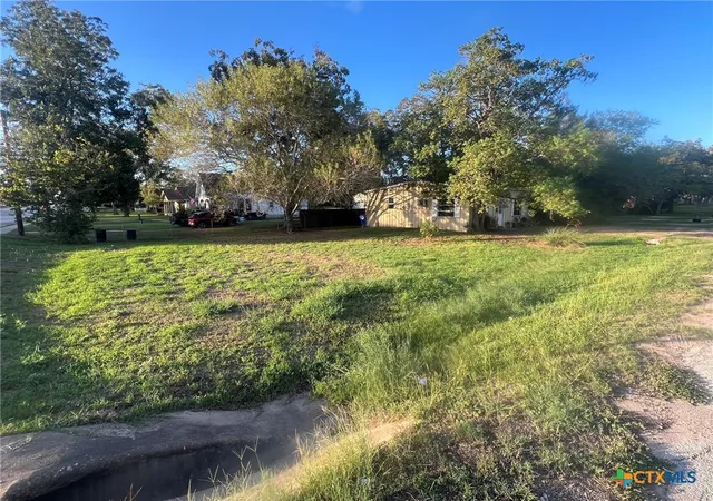 Photo 3 of Multi family home for sale at 101 Walter St, Yoakum, TX 77995 | MLS# 627115 | Listing updated on 2026-10-06