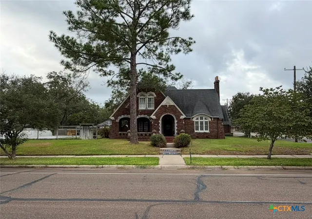 Photo 2 of Single family home for sale at 401 E Broadway, Cuero, TX 77954 | MLS# 627100 | Listing updated on 2026-10-08