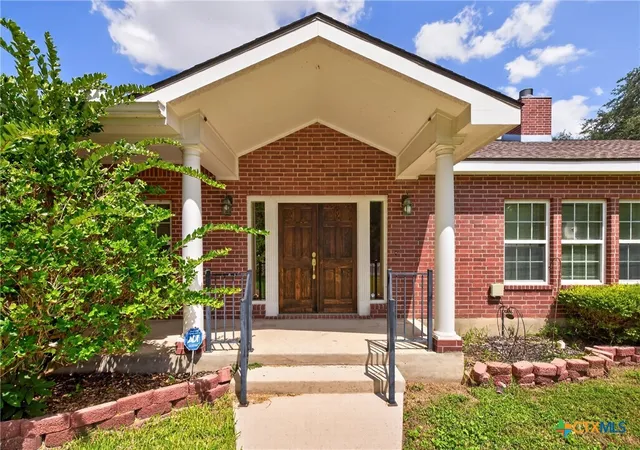 Photo 2 of Single family home for sale at 421 W Market St, Lockhart, TX 78644 | MLS# 626414 | Listing updated on 2026-10-06