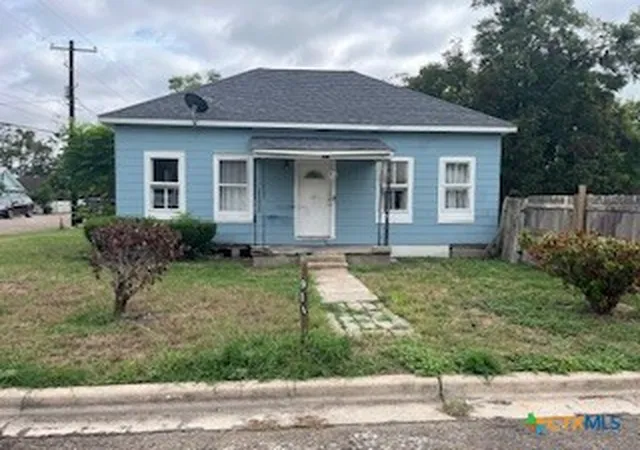 Photo 1 of Single family home for sale at 911 Pine St, Victoria, TX 77901 | MLS# 627105 | Listing updated on 2026-10-06