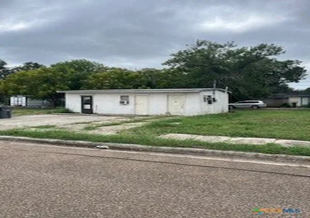 Photo 1 of Single family home for sale at 1015 Ash St, Victoria, TX 77901 | MLS# 627054 | Listing updated on 2026-10-06