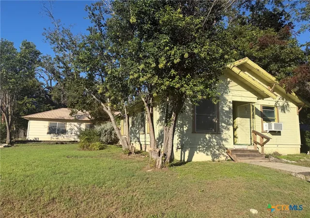 Single family home for sale at 108 S Race St, Lampasas, TX 76550 | MLS# 627170