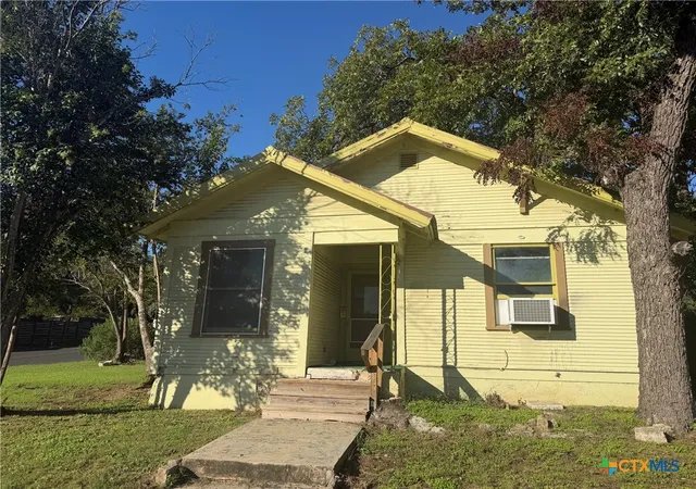 Photo 2 of Single family home for sale at 108 S Race St, Lampasas, TX 76550 | MLS# 627170 | Listing updated on 2026-10-06