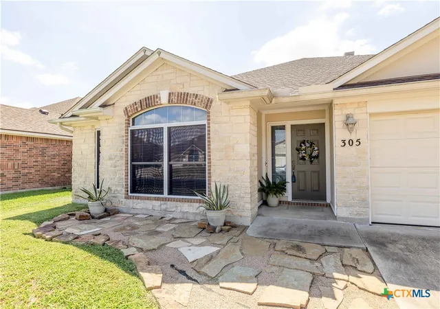 Photo 2 of Single family home for sale at 305 Waterstone, Victoria, TX 77901 | MLS# 627146 | Listing updated on 2026-10-08