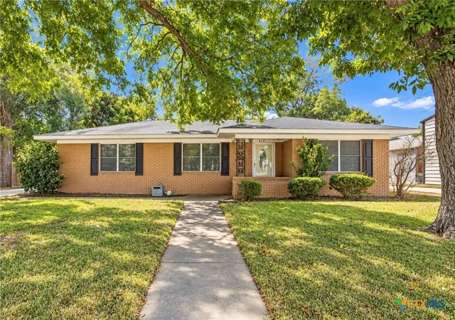 Photo 1 of Single family home for sale at 512 N Ave F, Shiner, TX 77984 | MLS# 626969 | Listing updated on 2026-10-08
