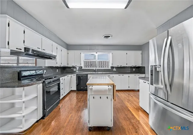 Photo 3 of Single family home for sale at 512 N Ave F, Shiner, TX 77984 | MLS# 626969 | Listing updated on 2026-10-08