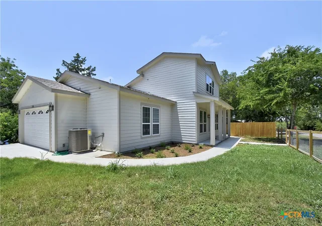 Photo 2 of Single family home for sale at 210 Cottage St, Seguin, TX 78155 | MLS# 627269 | Listing updated on 2026-10-07