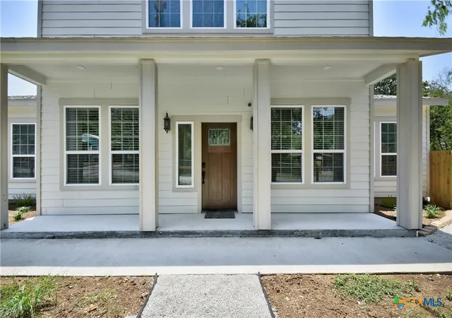 Photo 3 of Single family home for sale at 210 Cottage St, Seguin, TX 78155 | MLS# 627269 | Listing updated on 2026-10-07