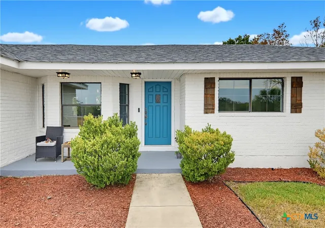 Photo 3 of Single family home for sale at 555 Fm 477, Seguin, TX 78155 | MLS# 627046 | Listing updated on 2026-10-07