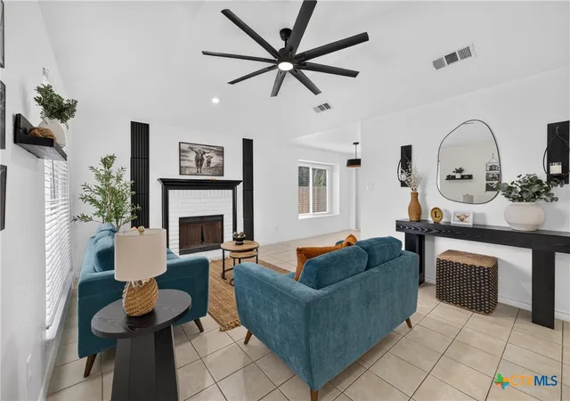 Photo 2 of Single family home for sale at 607 Lisa Ln, Killeen, TX 76543 | MLS# 627266 | Listing updated on 2026-10-07