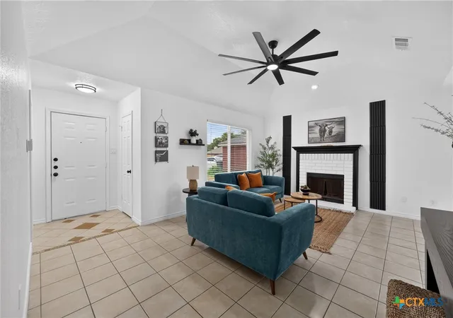 Photo 3 of Single family home for sale at 607 Lisa Ln, Killeen, TX 76543 | MLS# 627266 | Listing updated on 2026-10-07