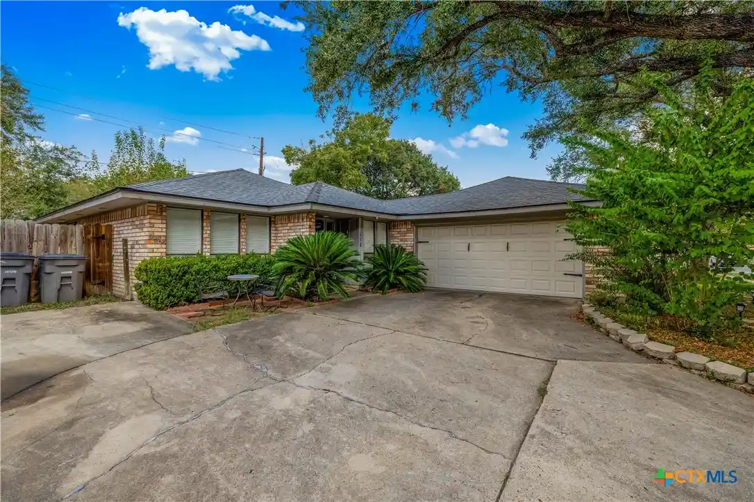 Photo 1 of Single family home for sale at 112 Laguna Dr, Victoria, TX 77904 | MLS# 626978 | Listing updated on 2026-10-28
