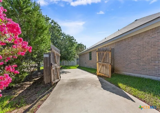 Photo 4 of Single family home for sale at 2001 Stonehenge Dr, Harker Heights, TX 76548 | MLS# 627246 | Listing updated on 2026-10-08