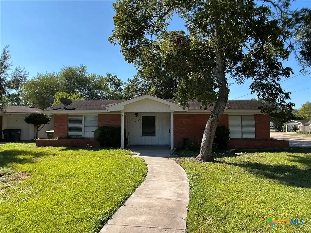Photo 1 of Single family home for sale at 2101 E Mesquite Ln, Victoria, TX 77901 | MLS# 627272 | Listing updated on 2026-10-09
