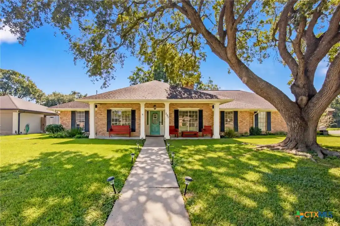 Photo 1 of Sale Pending at 201 Nottingham Dr, Victoria, TX 77904 | MLS# 627298 | Listing updated on 2026-10-27