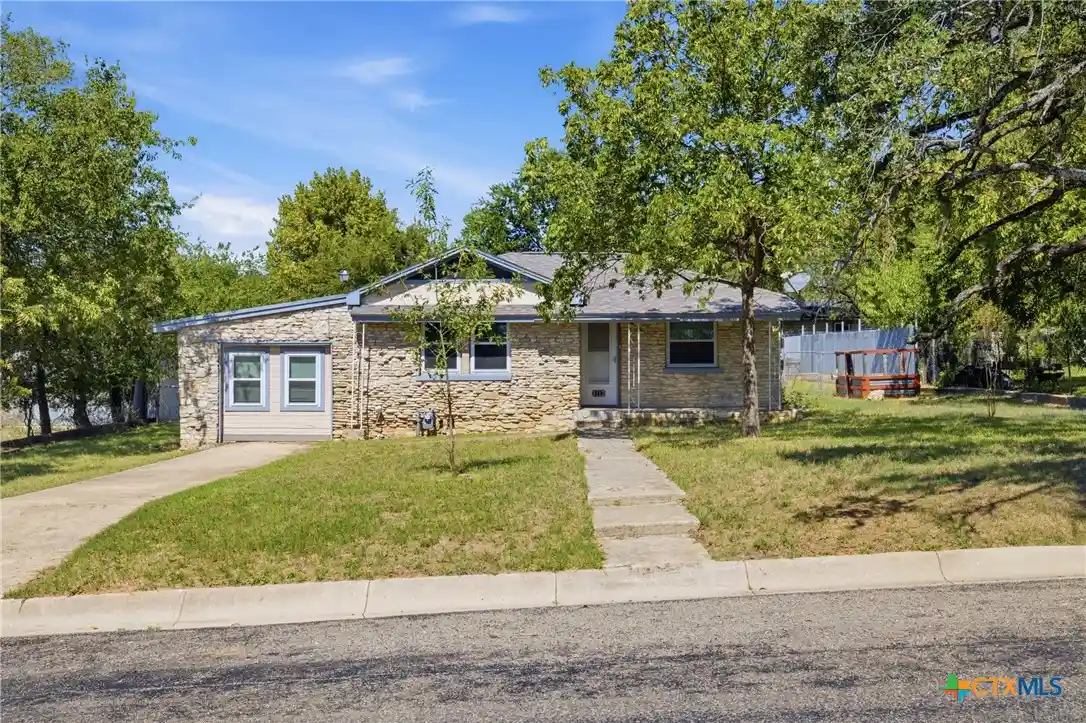 Photo 1 of Single family home for sale at 1112 W 1st Street, Lampasas, TX 76550 | MLS# 627197 | Listing updated on 2026-10-21