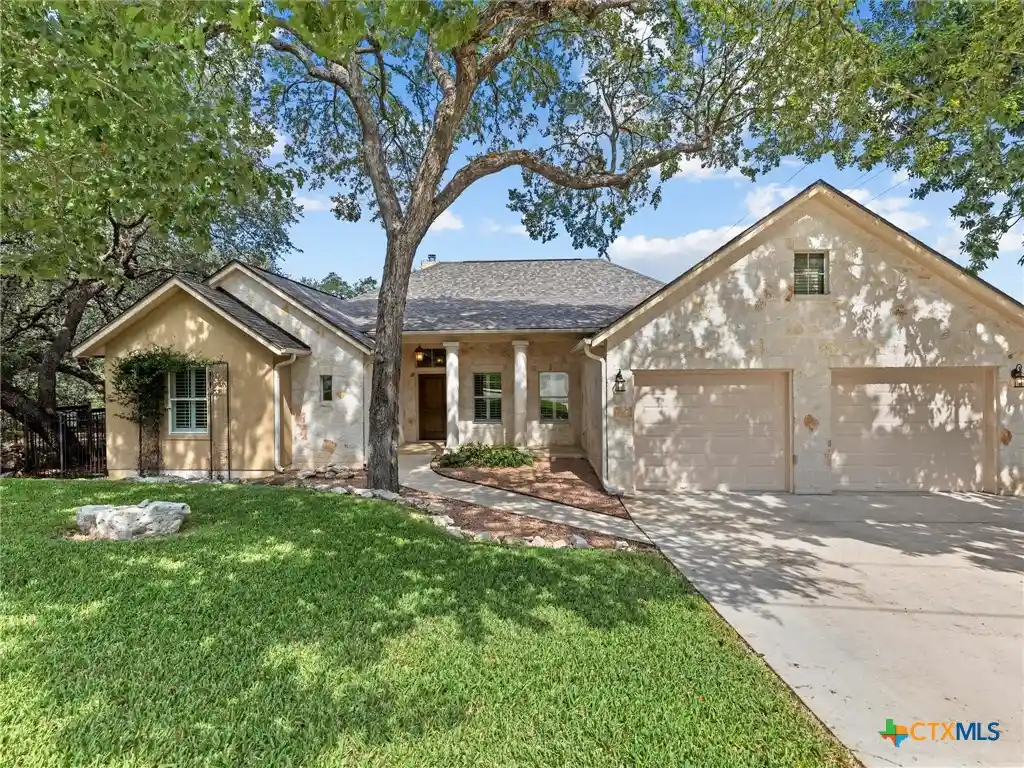 Single family home for sale at 423 Elmwood Dr, New Braunfels, TX 78130 | MLS# 627308