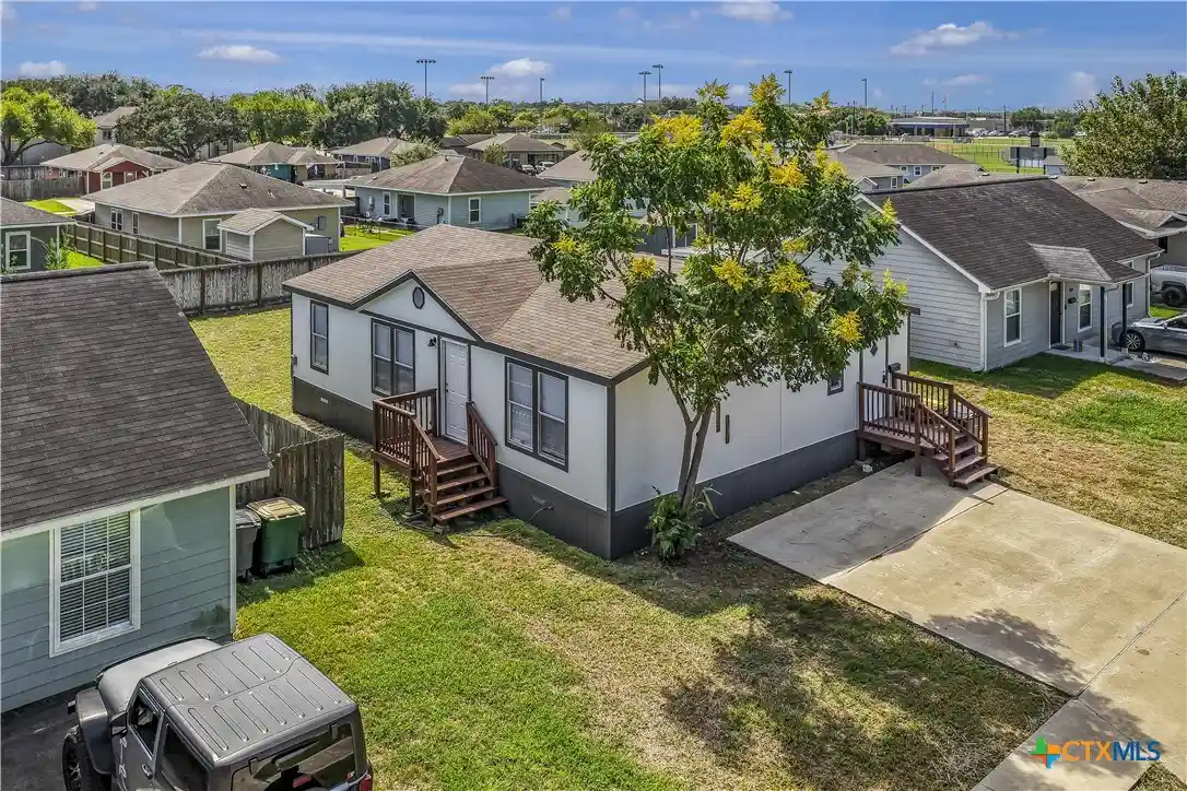 Photo 1 of Manufactured home for sale at 811 E Mesquite Ln, Victoria, TX 77901 | MLS# 627374 | Listing updated on 2026-10-19