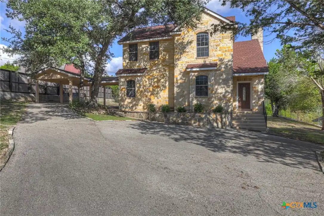 Photo 1 of Single family home for sale at 146 Creekview Dr, Canyon Lake, TX 78133 | MLS# 627515 | Listing updated on 2026-10-13