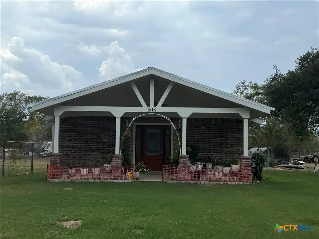 Single family home for sale at 308 Nash St, Cuero, TX 77954 | MLS# 627684