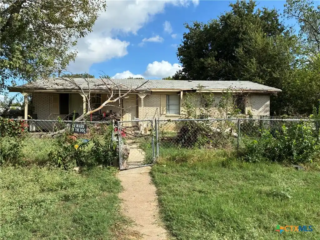 Photo 1 of Sale Pending at 111 Bobwhite Ln, Harker Heights, TX 76548 | MLS# 627788 | Listing updated on 2026-10-28