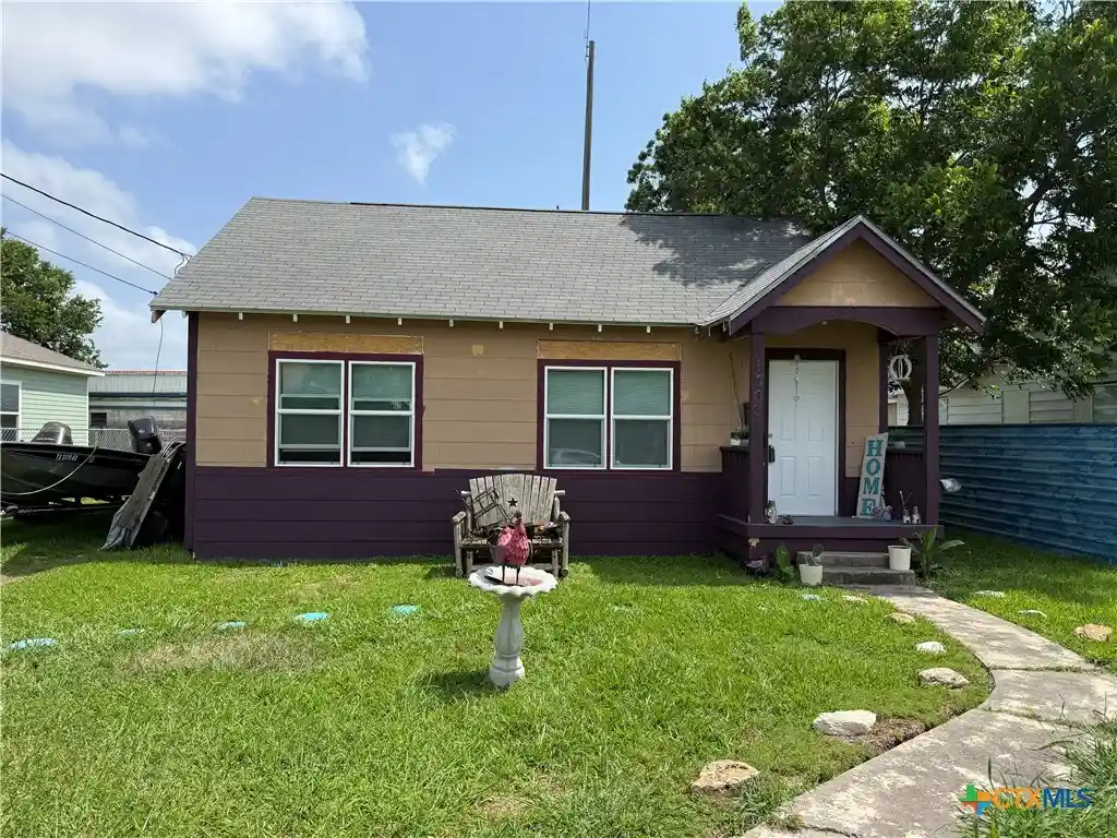Photo 1 of Single family home for sale at 1003 E San Antonio St, Victoria, TX 77901 | MLS# 627759 | Listing updated on 2026-10-16
