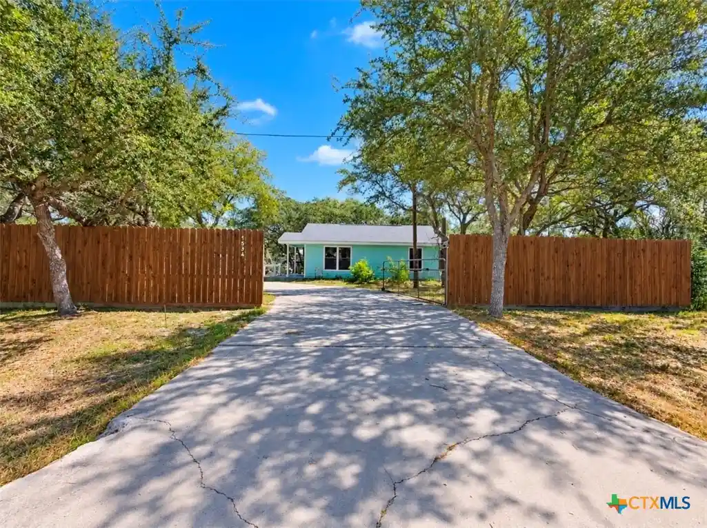 Photo 1 of Manufactured home for sale at 1534 San Antonio St, Rockport, TX 78382 | MLS# 627933 | Listing updated on 2026-10-16
