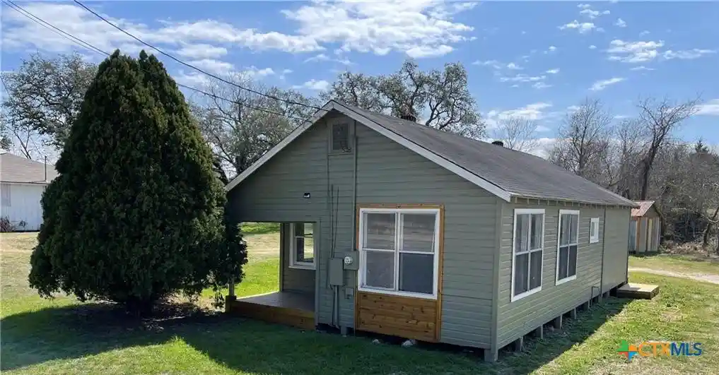 Photo 1 of Single family home for sale at 1127 Us Hwy 59, Goliad, TX 77963 | MLS# 627980 | Listing updated on 2026-10-21