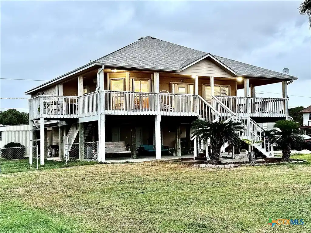 Single family home for sale at 2507 W Bayshore Dr, Palacios, TX 77465 | MLS# 628055