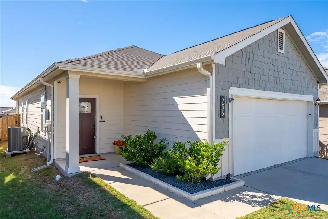 Photo 1 of Single family home for sale at 253 Night Riders Way, Jarrell, TX 76537 | MLS# 628042 | Listing updated on 2026-10-28