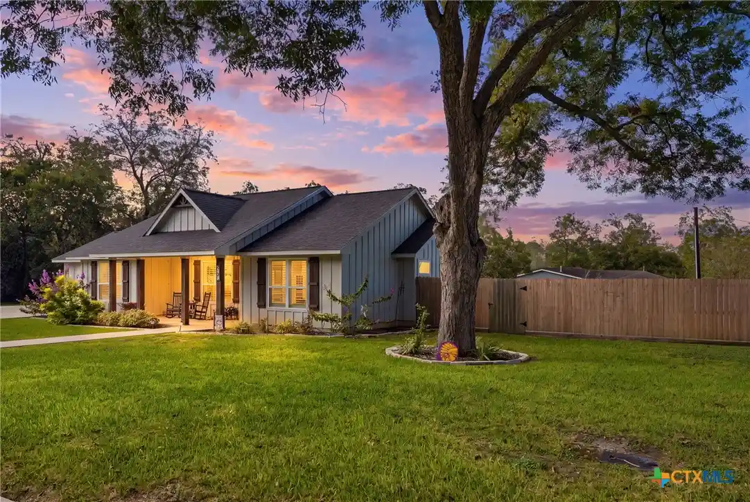 Photo 1 of Single family home for sale at 922 N Ave F, Shiner, TX 77984 | MLS# 628207 | Listing updated on 2026-10-21