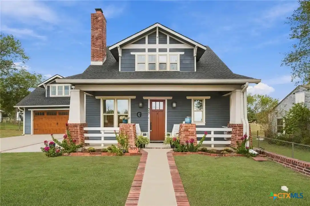Photo 1 of Single family home for sale at 509 E Wendel St, Shiner, TX 77984 | MLS# 627580 | Listing updated on 2026-10-22