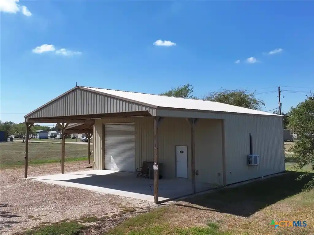Single family home for sale at 407 W Oakland Ave, Seadrift, TX 77983 | MLS# 628198