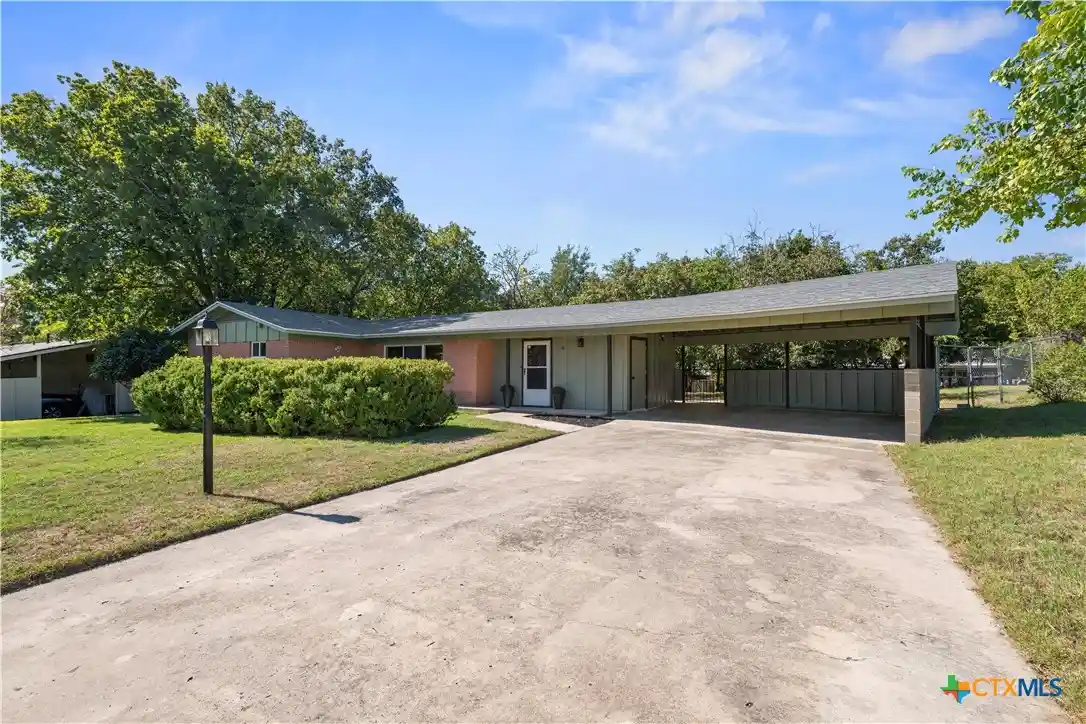 Single family home for sale at 4 Gillen Ct, Lampasas, TX 76550 | MLS# 628356