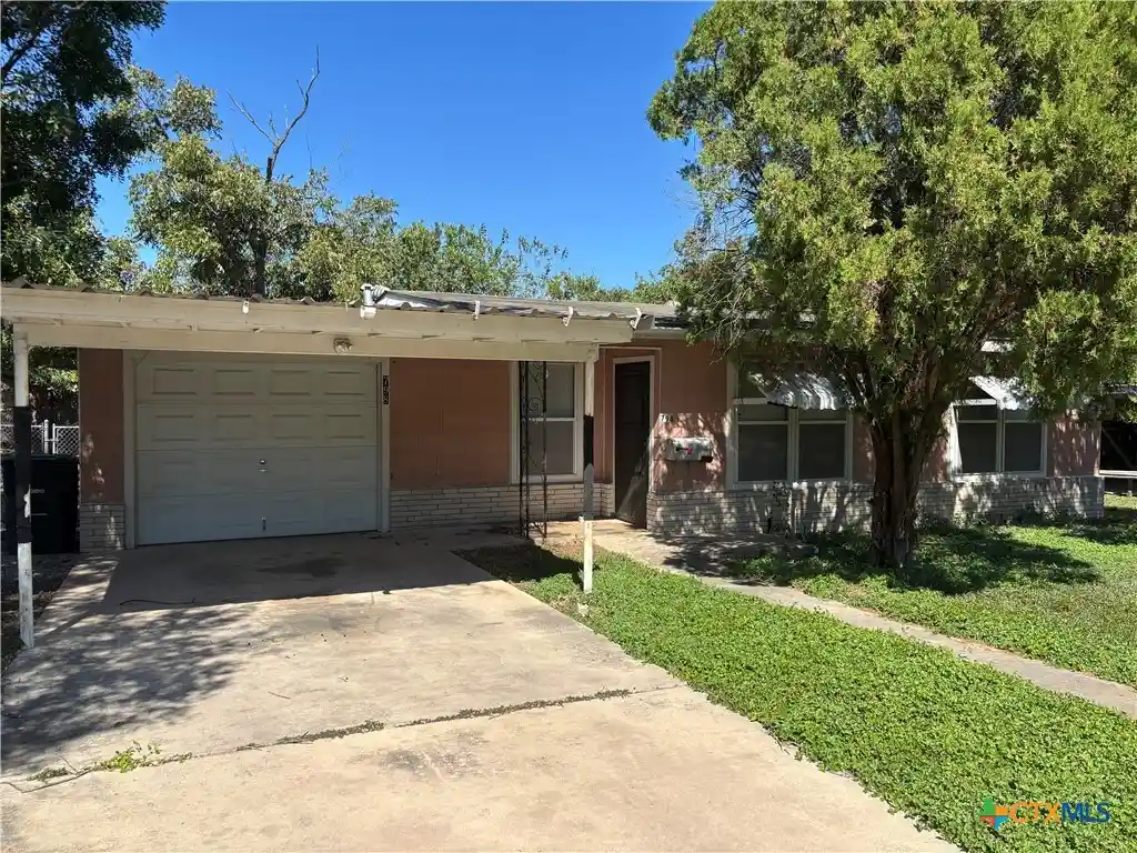 Single family home for sale at 798 W Merriweather St, New Braunfels, TX 78130 | MLS# 628454