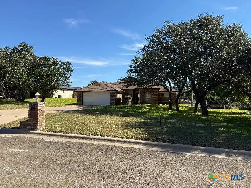 Single family home for sale at 1915 Yellowstone Rd, Lampasas, TX 76550 | MLS# 628550