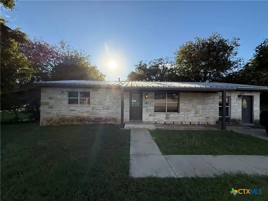 Single family home for sale at 32 Hillcrest Dr, Lampasas, TX 76550 | MLS# 628649