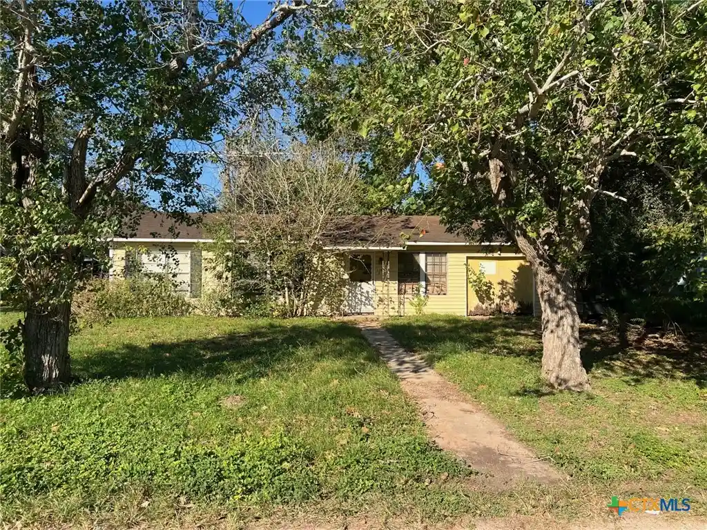 Photo 1 of Single family home for sale at 116 Robertson St, Lolita, TX 77971 | MLS# 628220 | Listing updated on 2026-10-27
