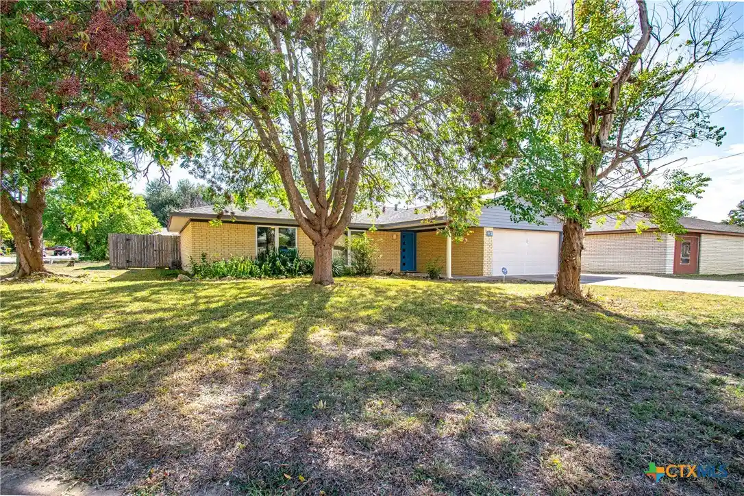 Single family home for sale at 913 Bunker Hl Dr, Temple, TX 76504 | MLS# 628637