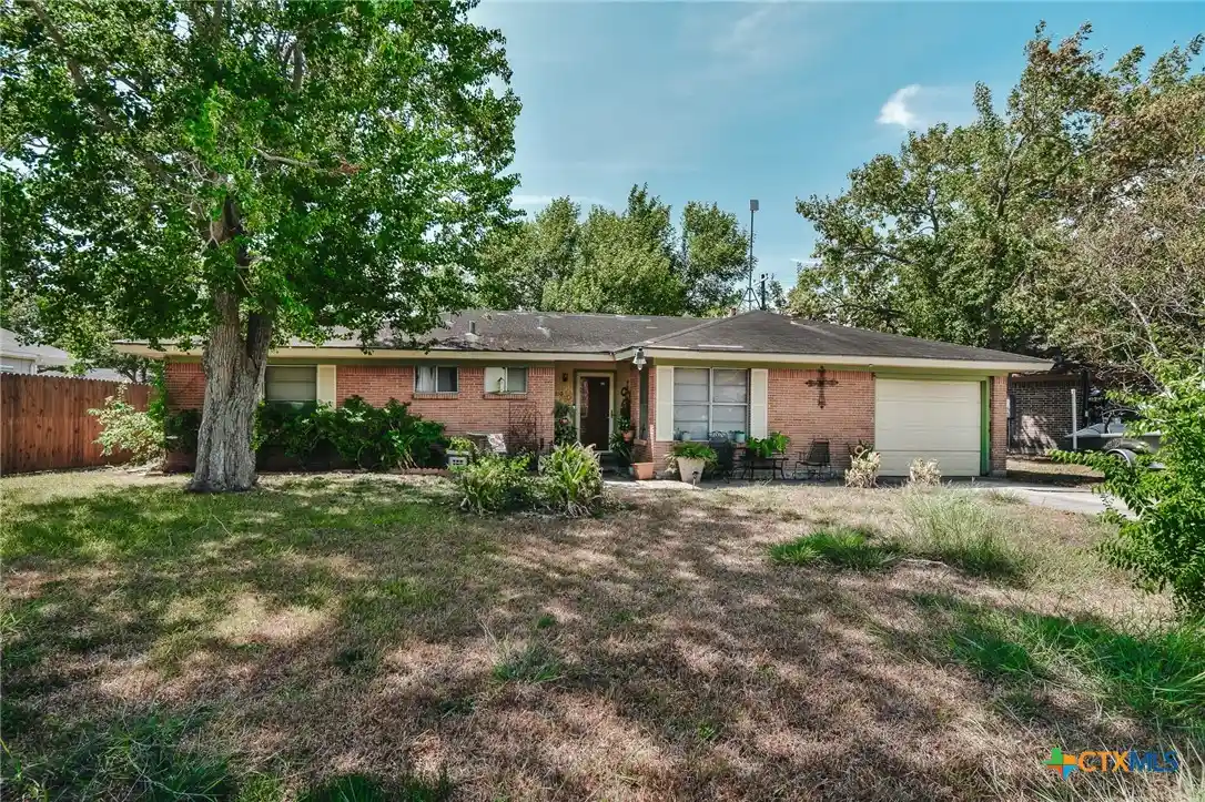 Single family home for sale at 1310 Meadowview Dr, Port Lavaca, TX 77979 | MLS# 628759