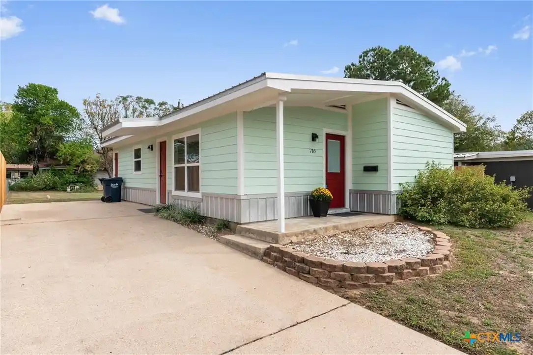 Photo 1 of Single family home for sale at 716 Hunter Dr, Rockdale, TX 76567 | MLS# 628758 | Listing updated on 2026-10-28