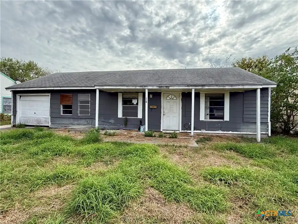 Single family home for sale at 118 Massanet St, Port Lavaca, TX 77979 | MLS# 628781