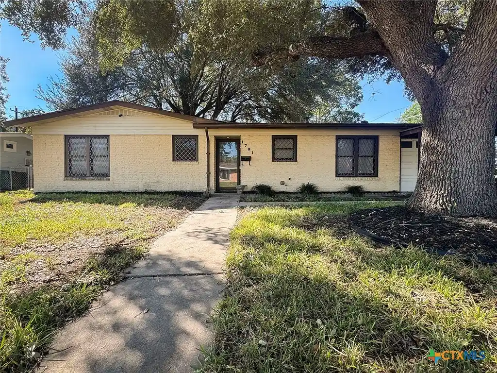 Single family home for sale at 1701 E Rosebud Ave, Victoria, TX 77901 | MLS# 628833
