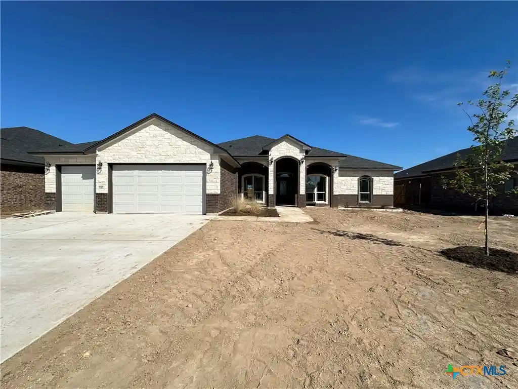 Single family home for sale at 618 Golden Eagle Dr, Salado, TX 76571 | MLS# 628877