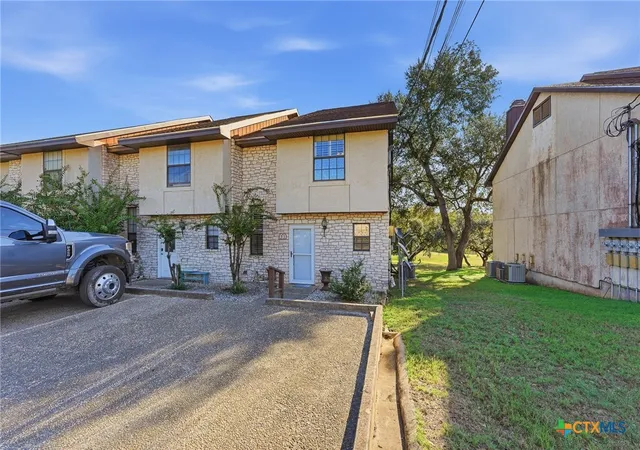 Listing Photo 1 - Condo for sale in building located at 421 Watts Ln, Canyon Lake, TX 78133 - Unit #B5