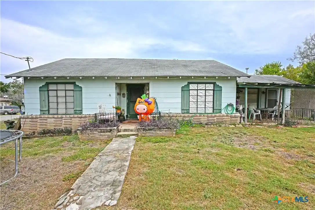 Single family home for sale at 411 S Live Oak Ave, New Braunfels, TX 78130 | MLS# 629050 | Listing updated on 2026-10-30