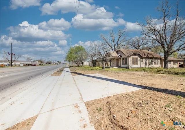Homes for sale in Gonzales, TX | 1602 Water St, Gonzales, TX 78629 | MLS# 421427