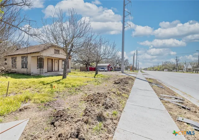 Homes for sale in Gonzales, TX | 1602 Water St, Gonzales, TX 78629 | MLS# 421427
