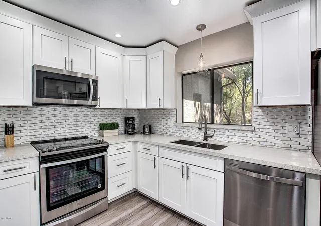 Apartment at 15050 N Thompson Peak Pkwy #2068, Scottsdale, AZ 85260 | MLS# 5748604 | | Sold on 2018-09-26